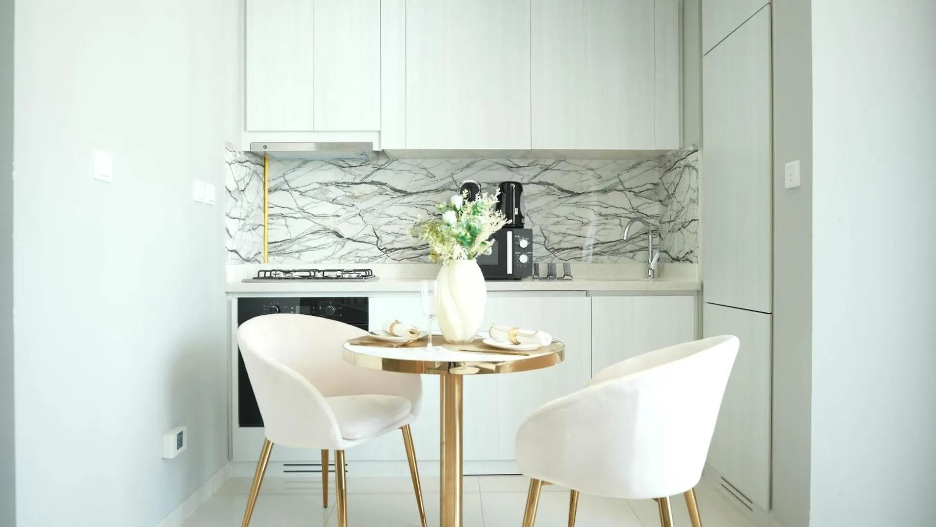 Keyrock Living - Lakeview Luxury In Zada Tower Dubai
