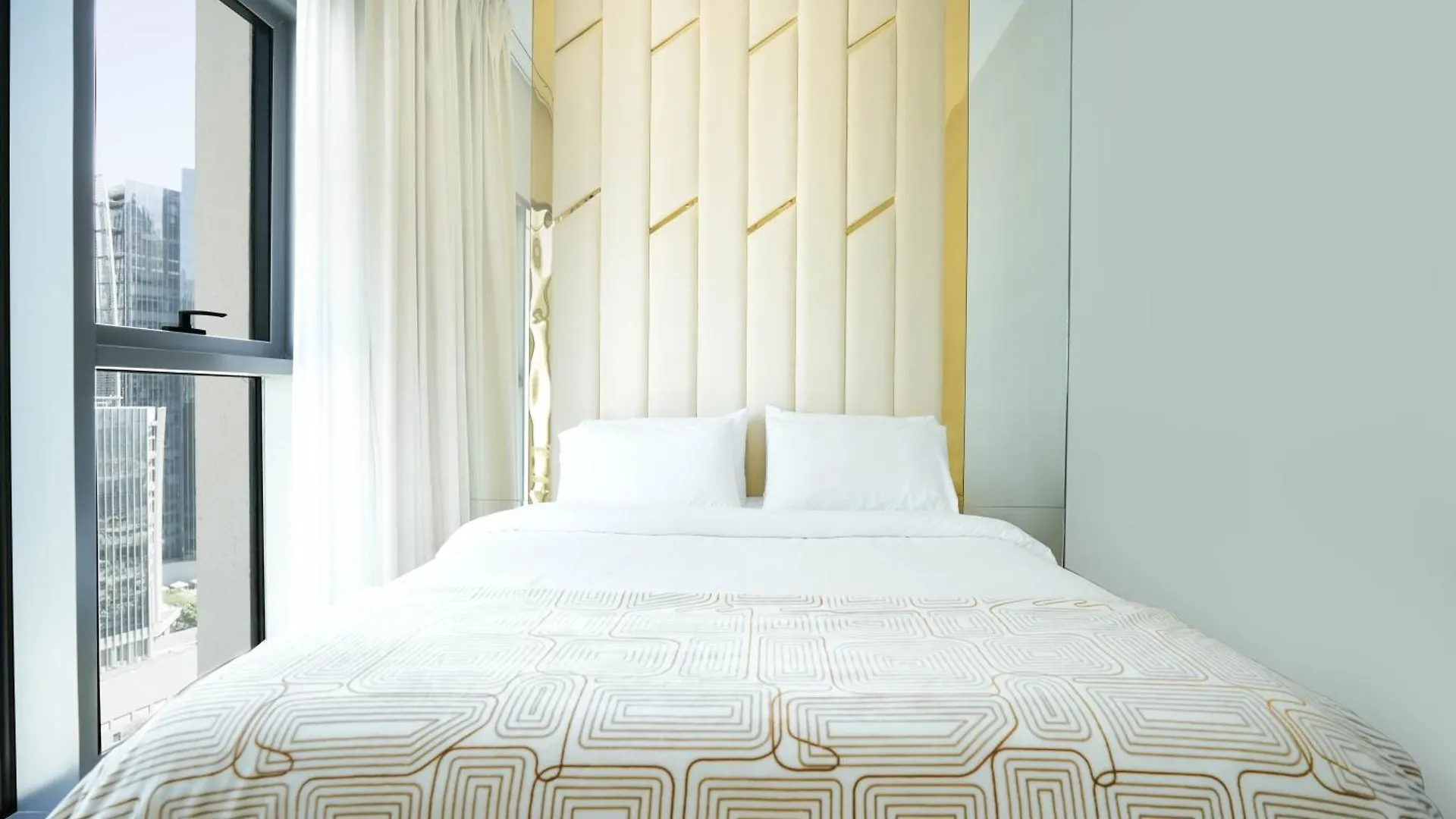 Appartamento Keyrock Living - Lakeview Luxury In Zada Tower Dubai