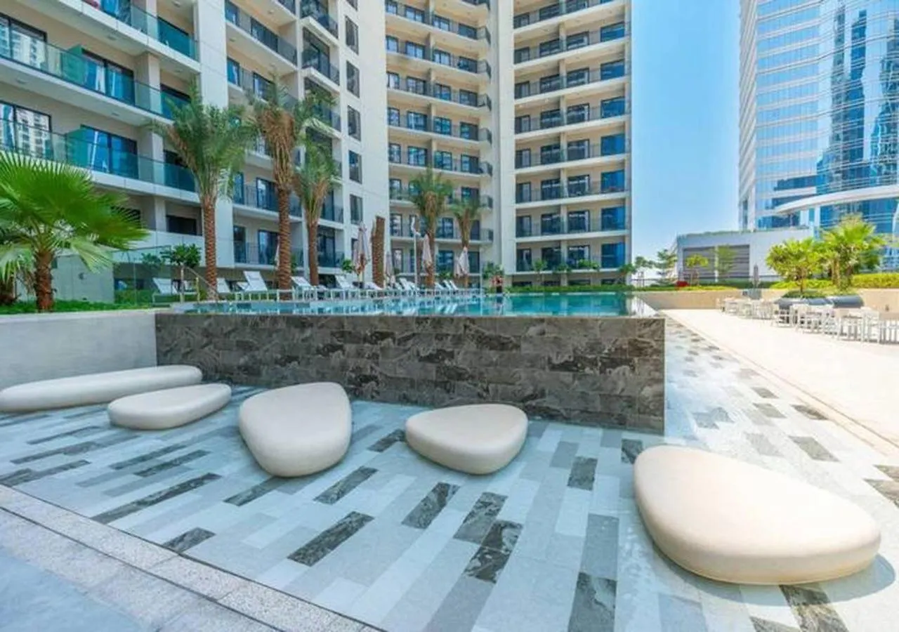 Keyrock Living - Lakeview Luxury In Zada Tower Dubai