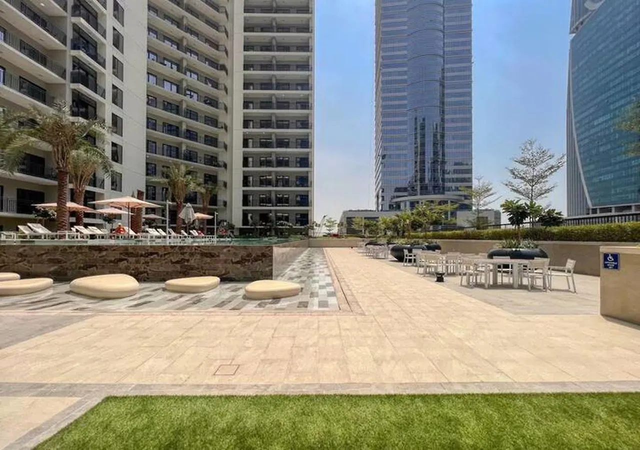 Keyrock Living - Lakeview Luxury In Zada Tower Dubai