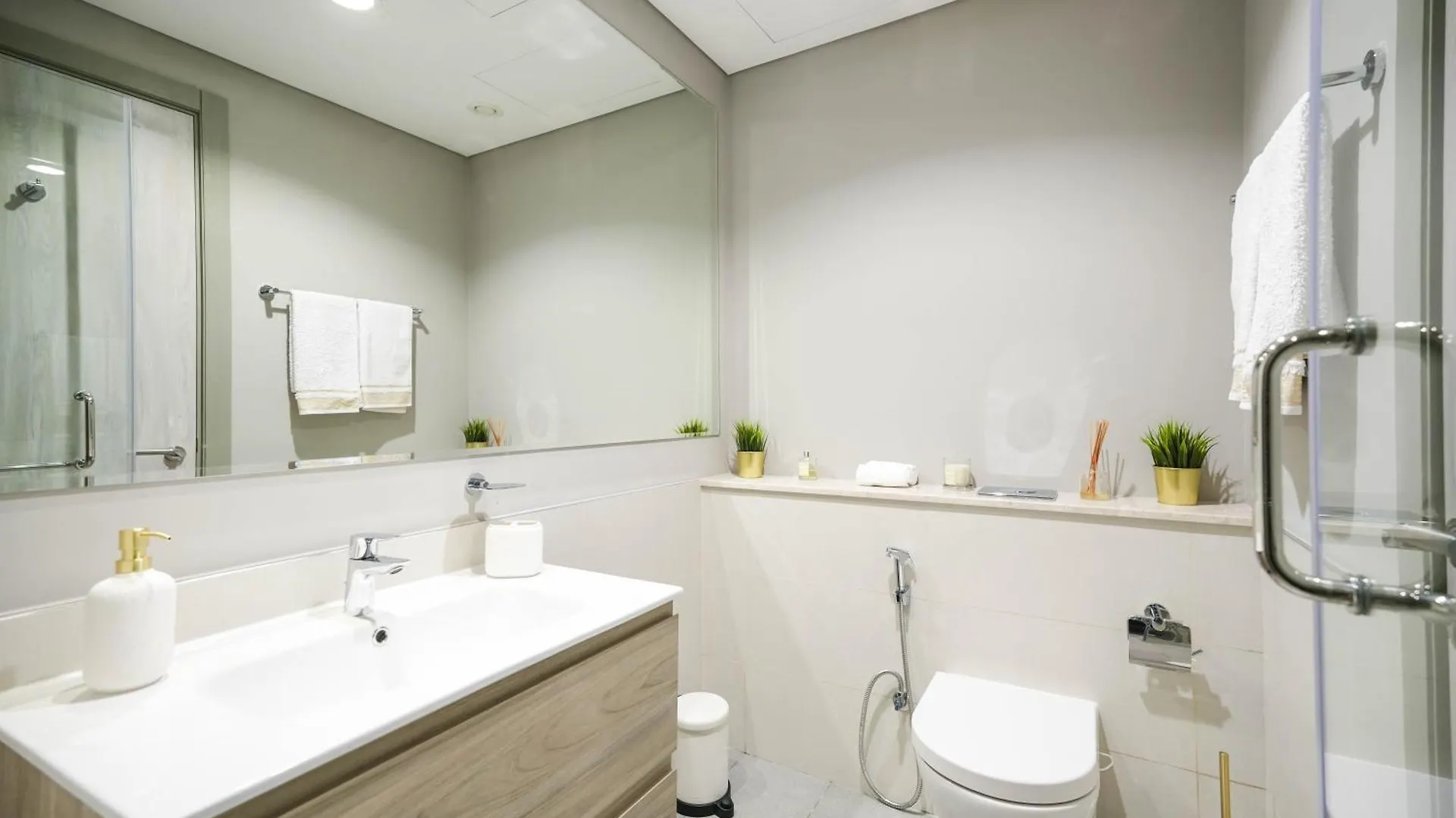 Apartment Keyrock Living - Lakeview Luxury In Zada Tower Dubai