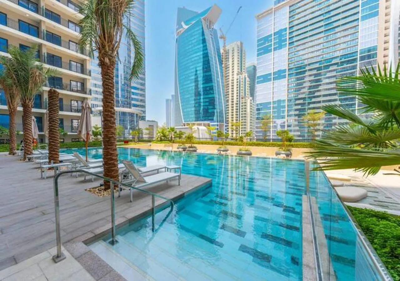 Keyrock Living - Lakeview Luxury In Zada Tower Dubai Apartment
